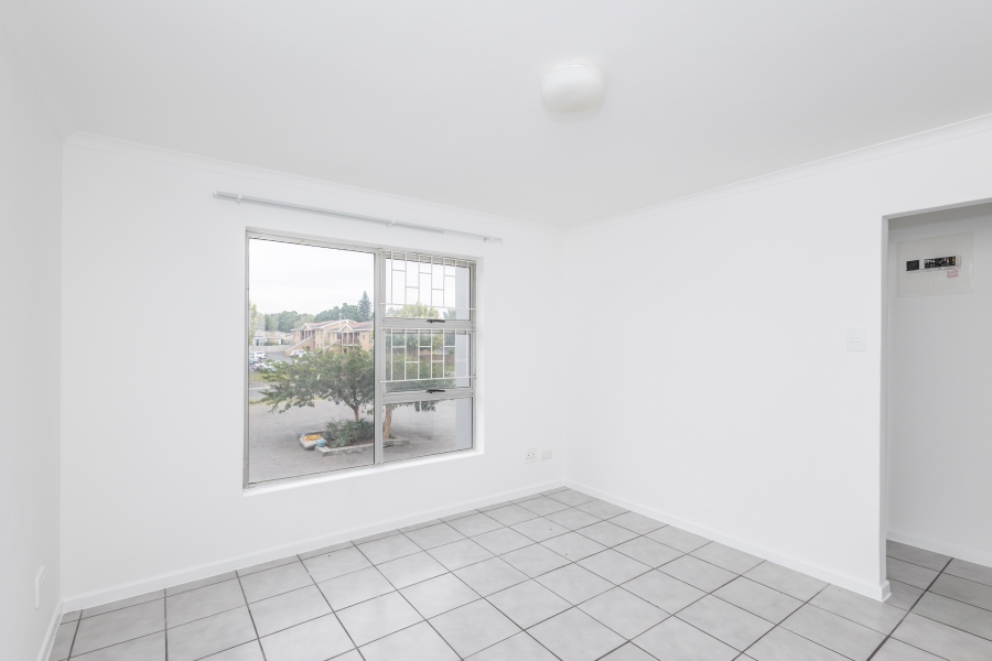 2 Bedroom Property for Sale in Oakglen Western Cape
